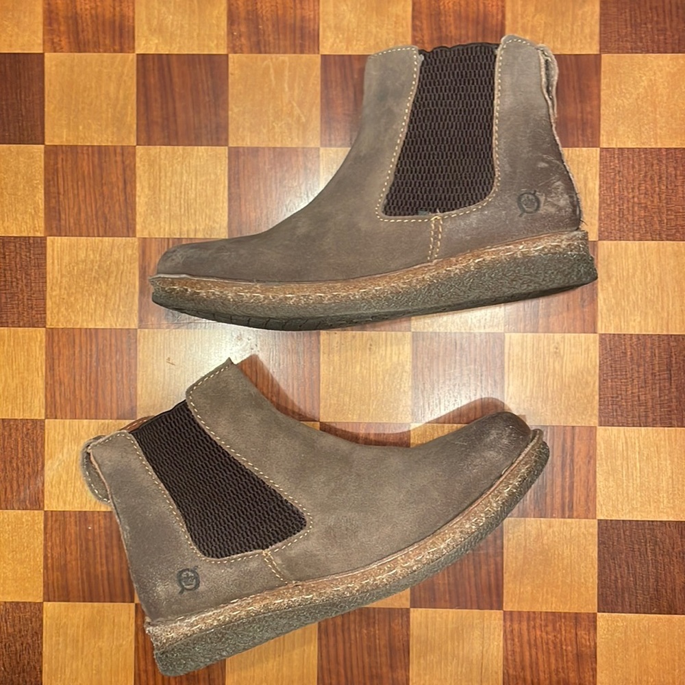 Born Faline Chelsea Boots Size 6.5 Taupe Distressed